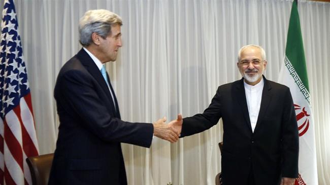 Kerry-a la izquierda-y Zarif