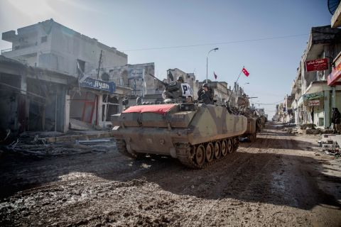 Los tanques turcos a su paso por Ain al Arab-Kobane