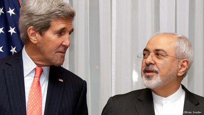 Kerry-a la izquierda-y Zarif