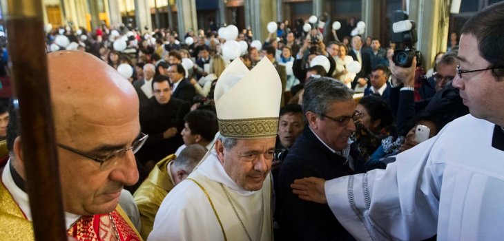El nuevo obispo Juan Barros asume su cargo