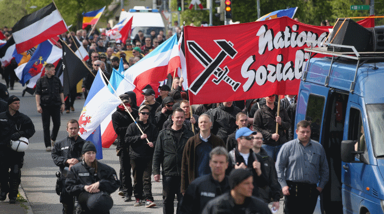 Manifestantes de extrema derecha en San Petersburgo