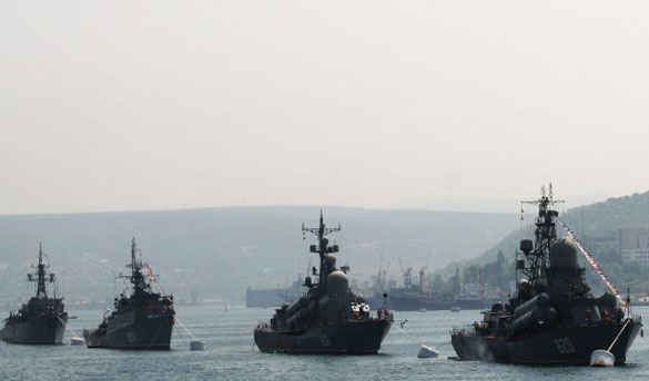 Barcos rusos en el puerto sirio de Tartus
