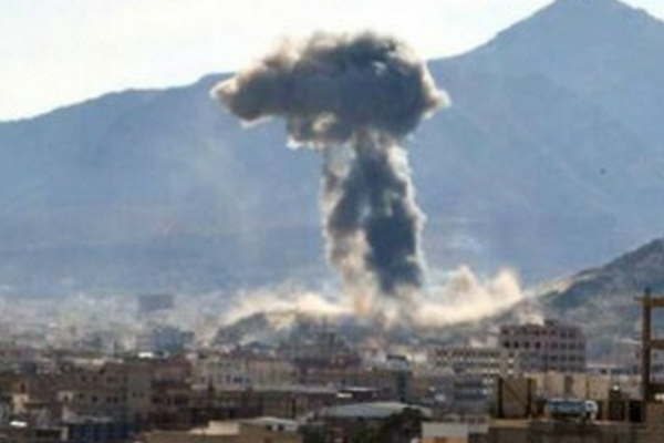 Bombardeo mata a al menos 40 civiles en quinto día de ofensiva árabe en Yemen