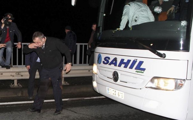 El autobús del Fenerbahçe, tiroteado