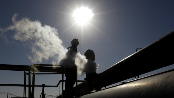 El gobierno libio lucha por controlar el petróleo en un país sumido en el caos El gobierno libio lucha por controlar el petróleo en un país sumido en el caos