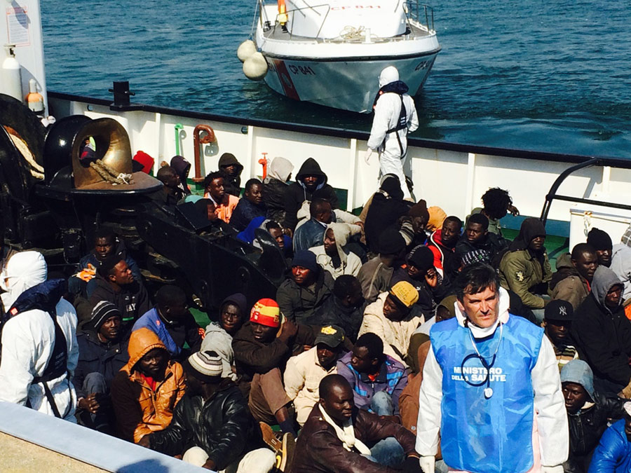 Más de 2.150 inmigrantes rescatados este domingo en el Mediterráneo (guardacostas)