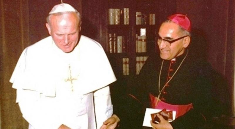 El arzobispo Romero-a la derecha-con el papa Juan Pablo II El arzobispo Romero-a la derecha-con el papa Juan Pablo II