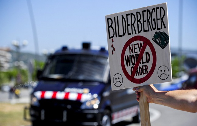 Manifestantes contra una reunión anterior de Bilderberg