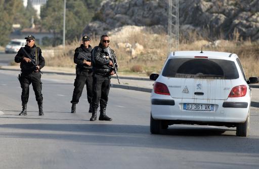 Tres gendarmes y un presunto yihadista mueren en tiroteo en Túnez