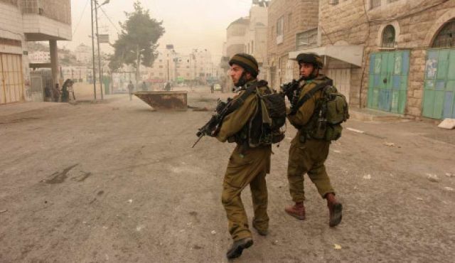 Soldados israelíes en Hebrón