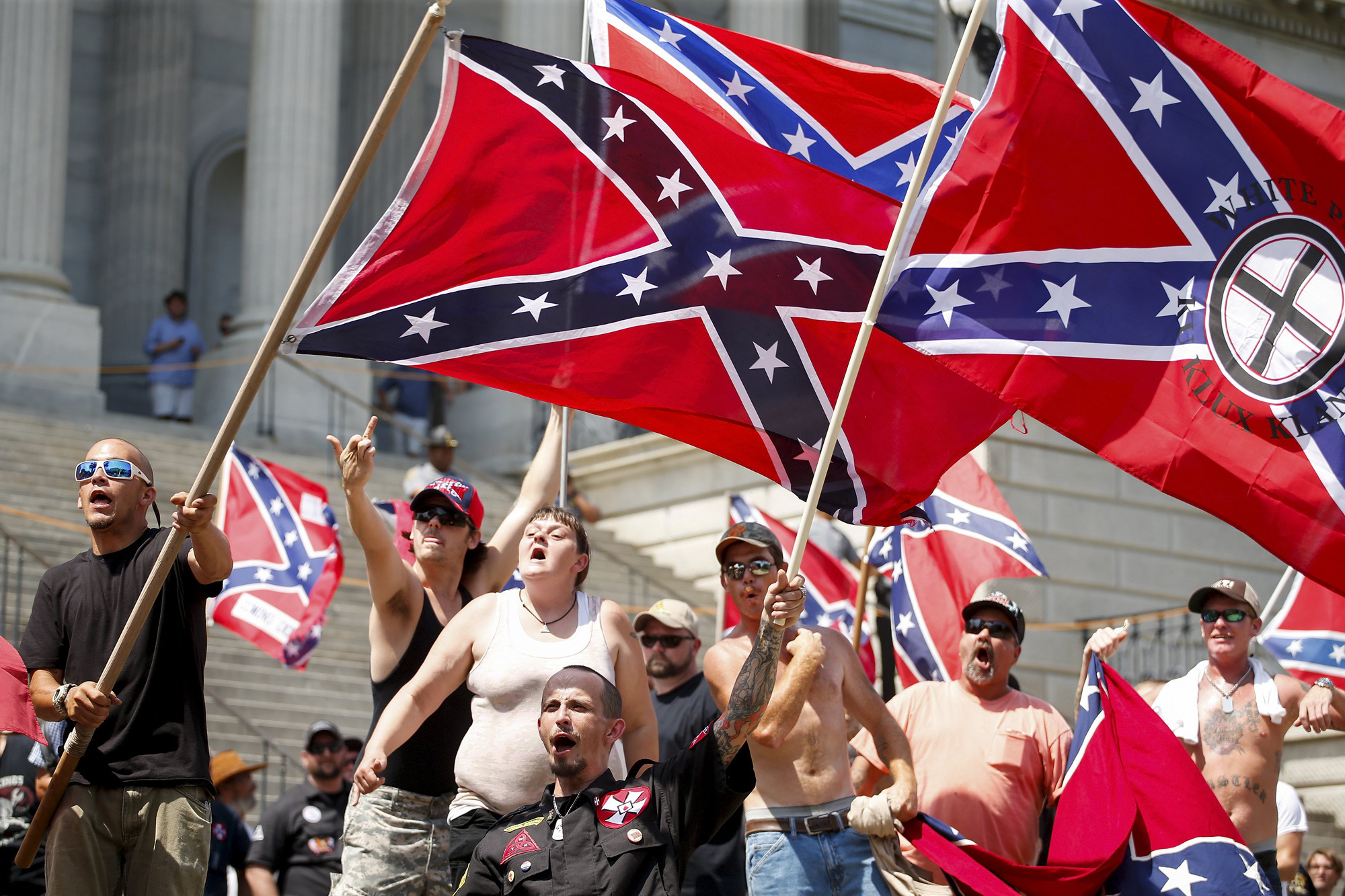 Manifestantes racistas en Carolina del Sur