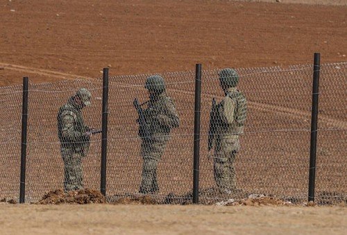 El ejército turco bombardea región siria tras la muerte de un soldado