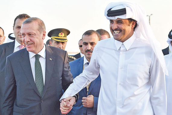 El presidente turco, Erdogan, a la izquierda, y el emir de Catar, Tamim.