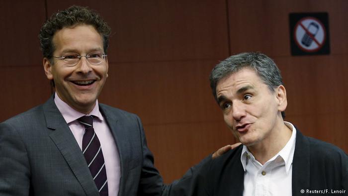 Dijsselbloem-a la izquierda-y Tsakalotos en Bruselas