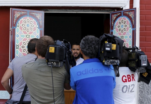 La prensa pregunta en el centro islámico del barrio Federico García Lorca, en Algeciras