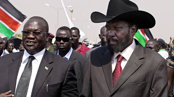 Machar-a la izquierda-y Kiir