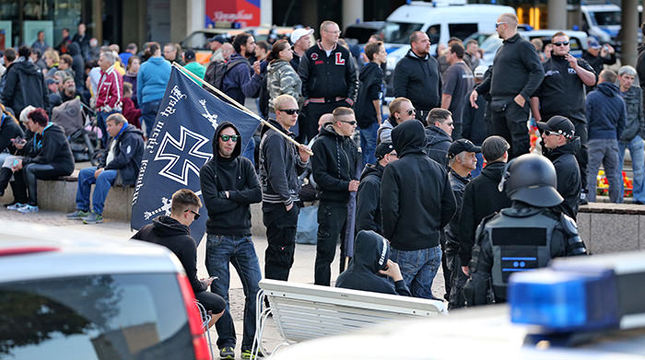 Manifestantes de Ofensiva por Alemania en Leipzig Manifestantes de Ofensiva por Alemania en Leipzig