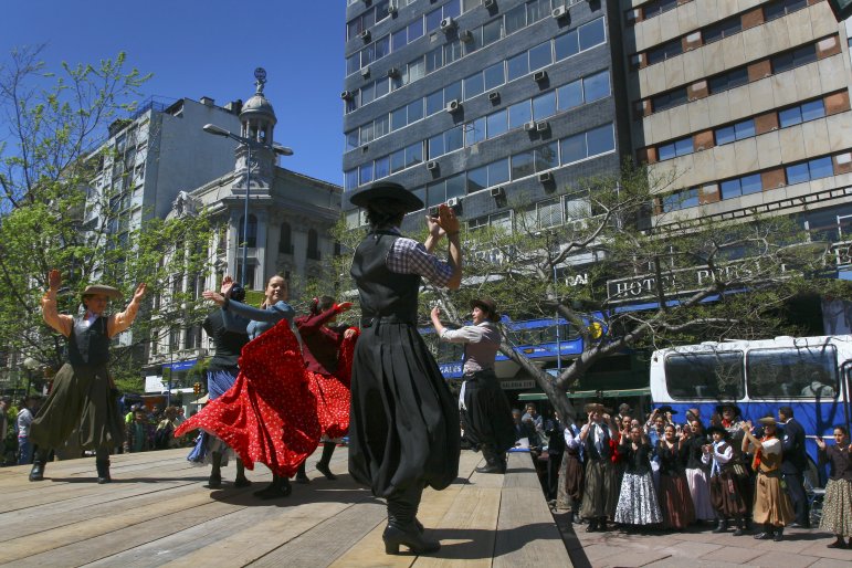 Montevideo celebra su día del patrimonio con arte, música y milongas