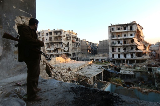 Régimen sirio amplía ofensiva antiinsurgente, con apoyo aéreo y diplomático de Rusia
