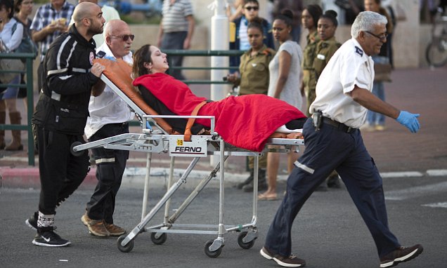 Ataques con cuchillo en Israel, choques entre estudiantes y policía cerca de Jerusalén