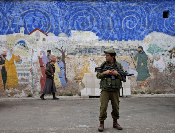 Policía israelí mata a palestino que embistió con coche a guardias fronterizos