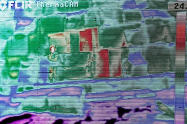 Las imágenes de la cámara térmica muestran las diferentes temperaturas dentro de la pirámide