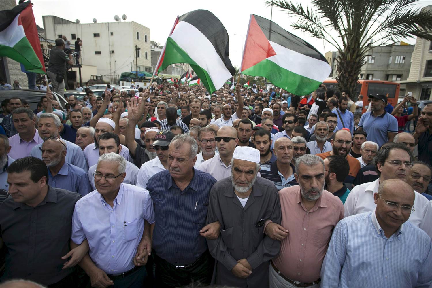 Raed Saleh-con barba-en una manifestación