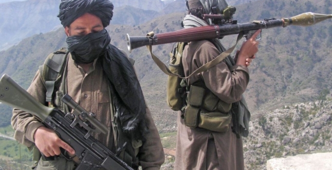 Talibanes afganos designan nuevo jefe político partidario de diálogo con Kabul