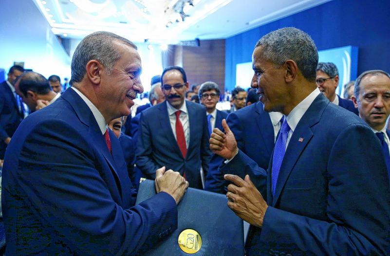 Erdogan-a la izquierda-y Obama