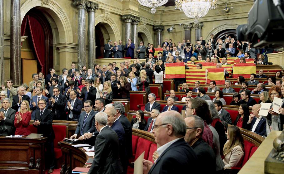 El parlamento catalán en el momento de la votación de la resolución