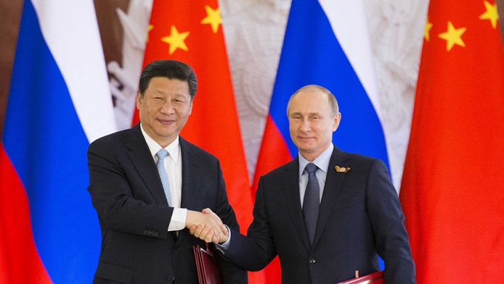 Los presidentes de China, Xi-a la izquierda-y de Rusia, Putin