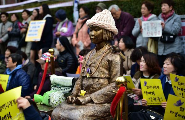 Japón afirma estar listo para avanzar en reparación a Corea del Sur por esclavas sexuales