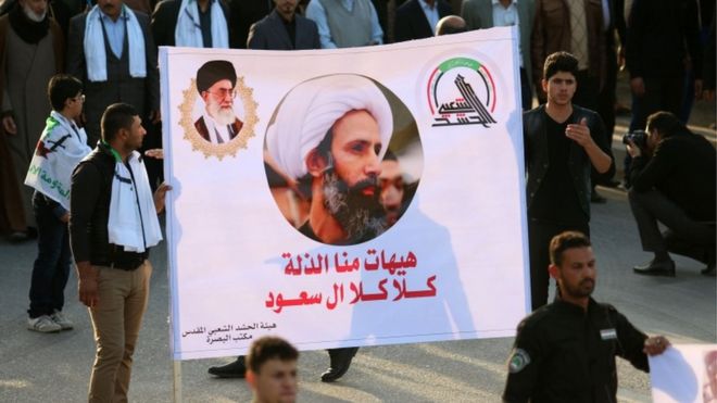 Manifestantes protestan por la ejecución de An Nimr y contra la familia Saud en Basora, Iraq.