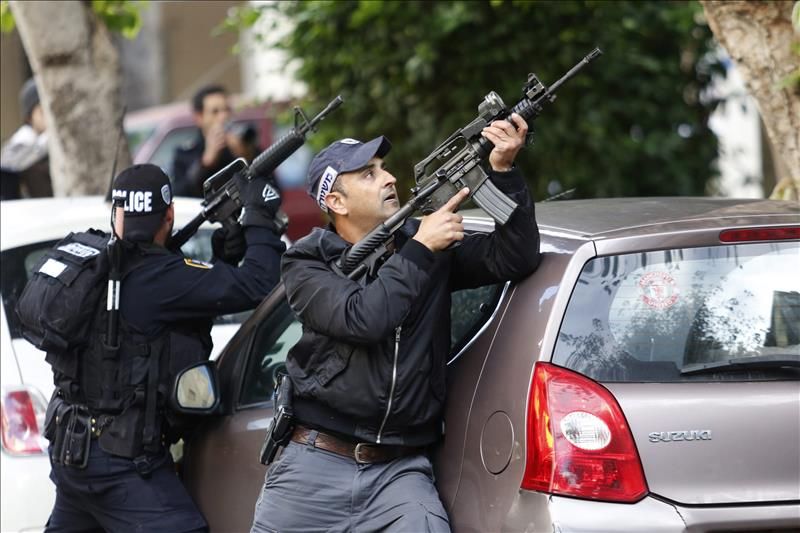 Policías israelíes en Tel Aviv