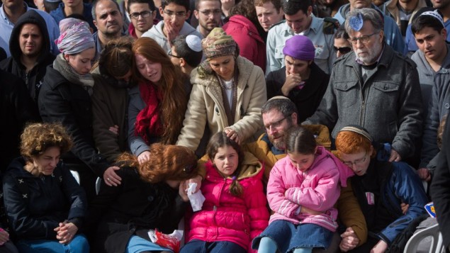 La familia de Dafna Meir, en el funeral