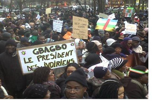 Manifestantes a favor de Gbagbo, en Francia