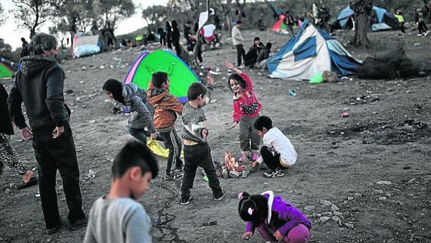 Niños migrantes desaparecidos en Italia caen en tráficos ilegales, según libro