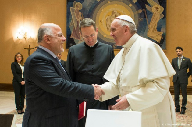 Al Abadi-a la izquierda-con el Papa, ayer, en el vaticano