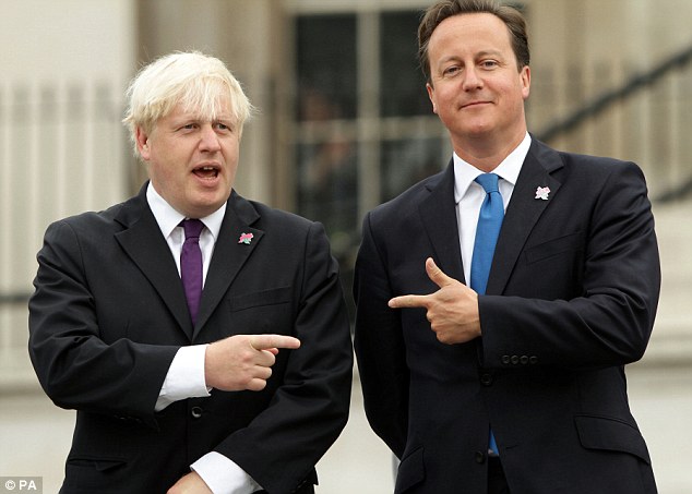 Boris Johnson-a la izquierda-y David Cameron