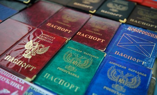 Autoridades separatistas en Ucrania inician entrega de pasaportes en Donetsk