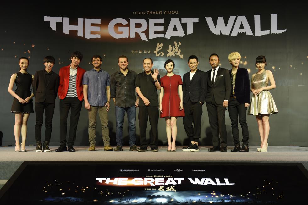 Zhang Yimou, el director, con los actores de The Great Wall, entre ellos Matt Damon