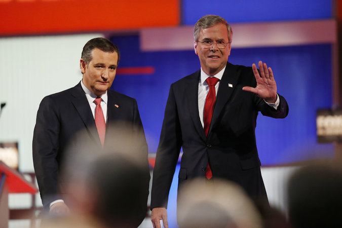 Ted Cruz-a la izquierda-y Jeb Bush