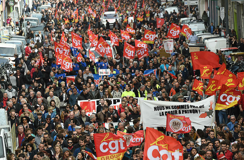 Manifestantes contra la reforma laboral en Marsella, sur de Francia