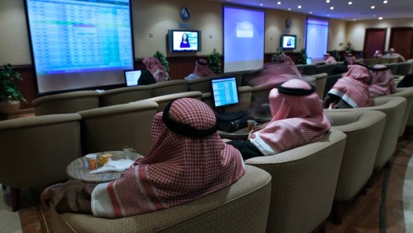 Arabia Saudita lanza un plan para diversificar su economía y reducir dependencia del crudo