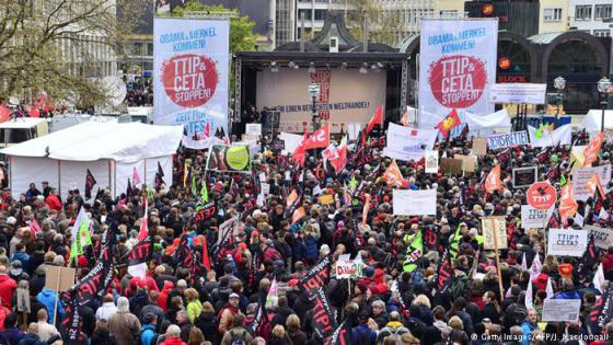 Manifestantes contra el TTIP en Alemania