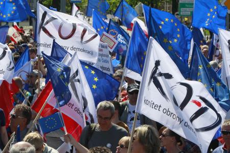 Manifestantes contra el gobierno en Varsovia