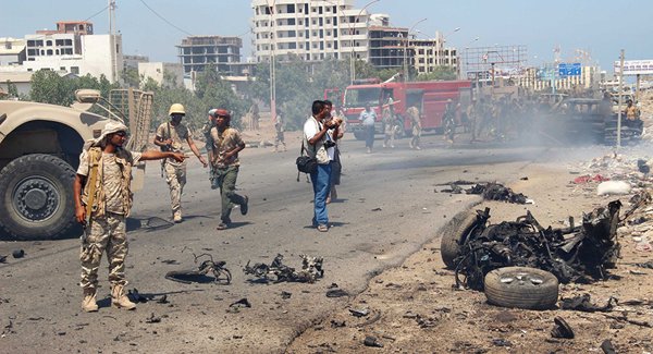 Kamikaze del EI y atentado con bomba matan a 47 policías y reclutas en Yemen