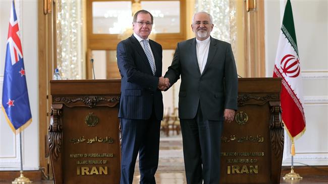 Los ministros de Exteriores de Nueva Zelanda-izquierda-y de Irán