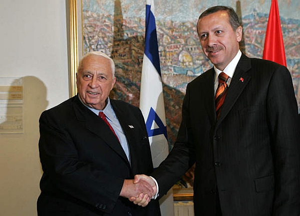 Ariel Sharon-a la izquierda-y Erdogan, en 2005