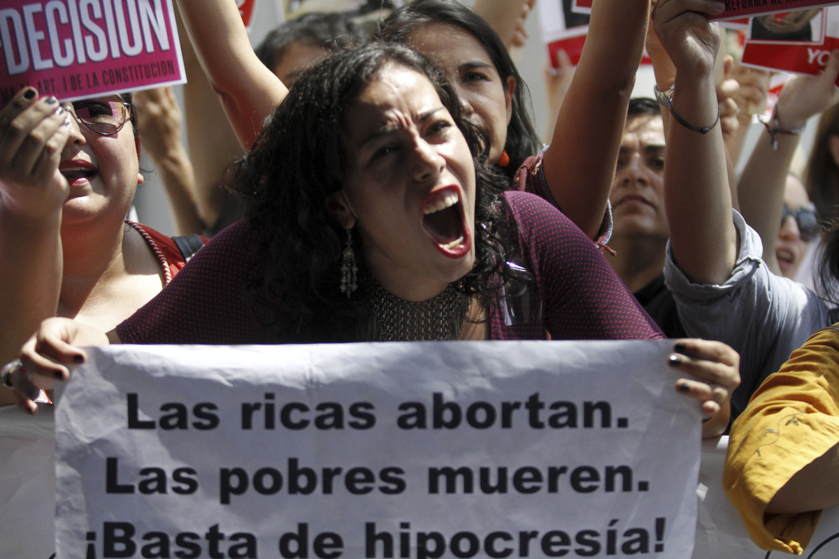 Manifestantes a favor del derecho al aborto